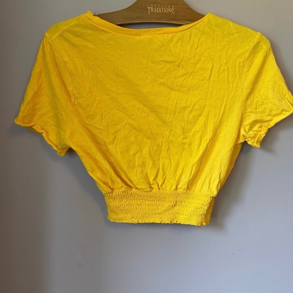 ✨3/$20✨ Urban Heritage Women’s Yellow Short Sleeve Top - Picture 6 of 7